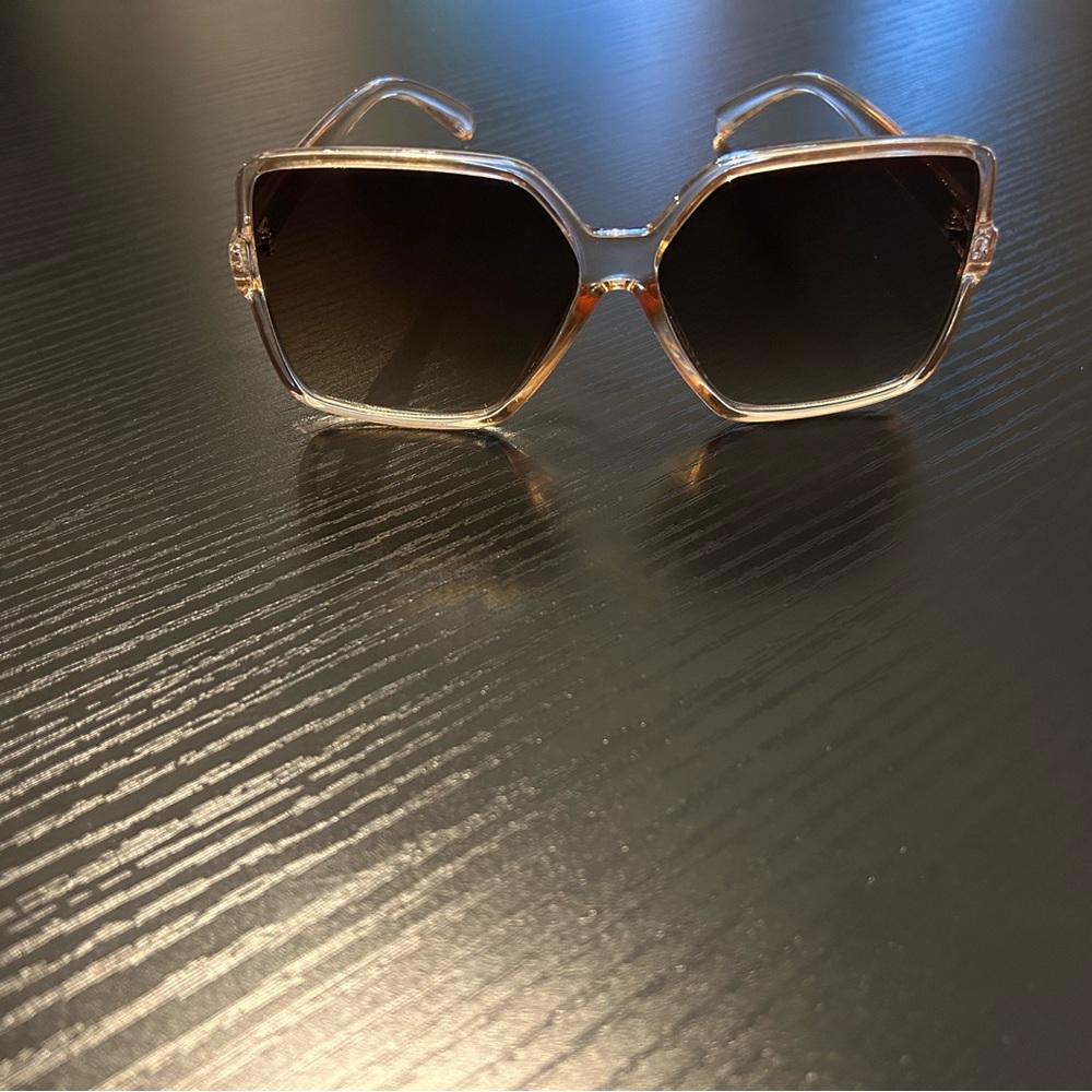 Oversize sunglasses